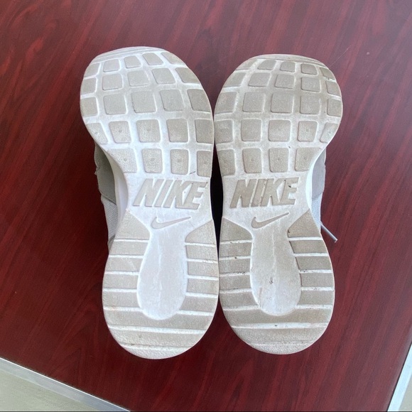 NIKE 654845-010 Womens Size  8 Kaishi Wolf Grey White Running Shoes Sneakers - Picture 5 of 5